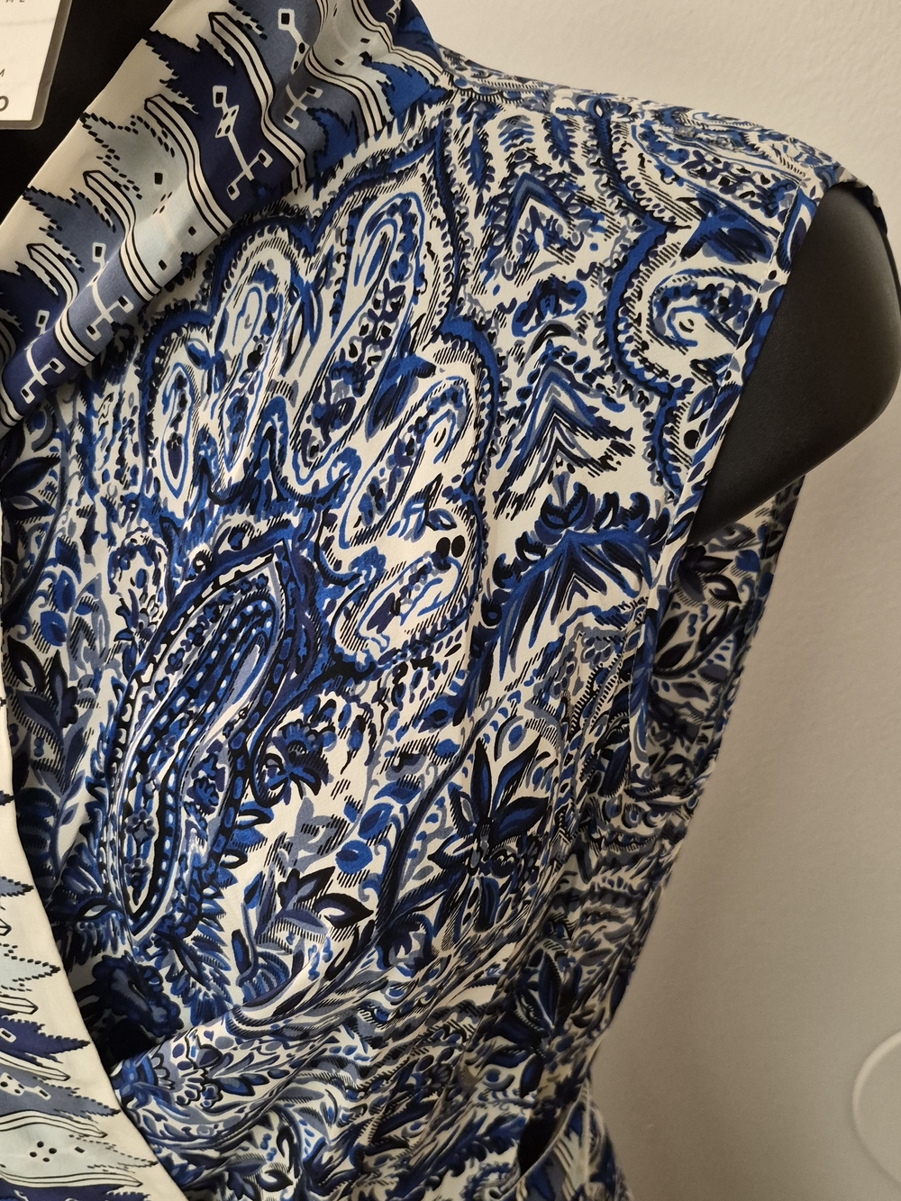 NWT 100% Silk BCBGMaxAzria Idelle dress - Picture 4 of 16